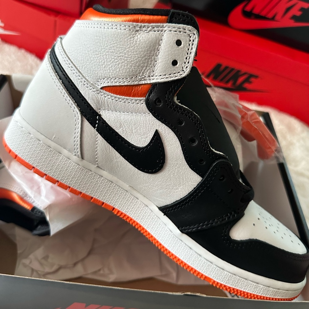 Nike air Jordan RETRO high electric orange and white sneakers